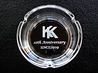 会社の周年祝い用の灰皿（会社のロゴマーク、10th anniversary since2009を底面に彫刻）