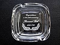 飲食店の周年祝い用の灰皿（Congratulations on the 20th anniversary、店名、日付を底面に彫刻）