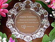 「Happy Valentine」を底面に彫刻した、旦那様へのバレンタインデーのプレゼント用のガラス製灰皿