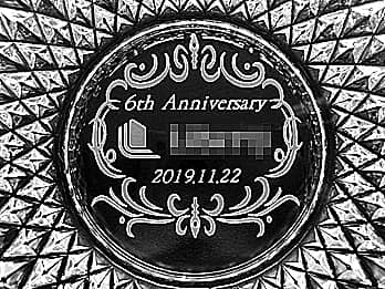 u6th anniversaryvƁuЂ̃S}[NvʂɒANjp̃KXDM