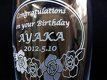 av[gp̃OXʂɒAuCongratulations on your BirthdayA鑊̖OAa̓tṽN[YAbv摜