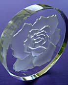 クリスタルガラス製のペーパーウェイト
