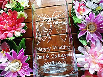 uHappy WeddingAVYƐVw̎GƖOA̓tv𑤖ʂɒAjp̃t[x[X