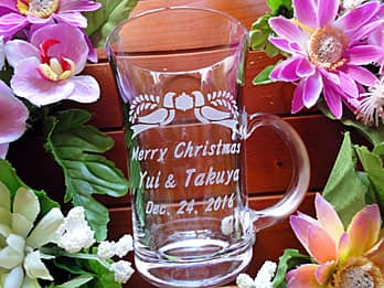 「Merry Christmas、カップルの名前、クリスマスイブの日付」を側面に彫刻した、クリスマスプレゼント用のティーカップG-14