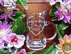 「Happy birthday、名前、誕生日」を側面に彫刻した、友達への誕生日プレゼント用ガラス製ティーカップ