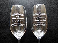 u20th wedding anniversaryAUߗlƉ܂̖OALO̓tv𑤖ʂɒA20Njp̃yÃsXi[OX