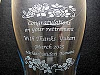 ���ӂ����߂����b�Z�[�W�𒤍�������N�ސE�̃v���[���g�p�̃K���X�ԕr