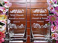 �uWith Thanks�A�V�Y�ƐV�w�̖��O�A�������̓��t�v�𑤖ʂɒ����������e�ɑ��閼����ԕr