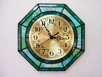 ステンドグラス製の掛け時計