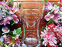 「Happy wedding、新郎と新婦の名前」を彫刻した、友達の結婚祝い用のガラス花瓶