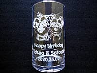 誕生日プレゼント用のガラス花瓶（犬のイラストと、Happy birthday ○○ 2020.5.2を側面に彫刻）