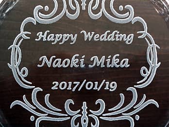 jp̃KXDM̒ʂɒAuHappy WeddingAVYƐVw̖OA̓tṽN[YAbv摜